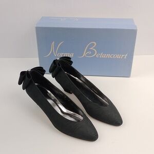 Norma Betancourt Low Heels With Bows